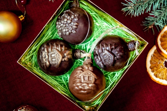 Шоколадные ёлочные шары 4 шт