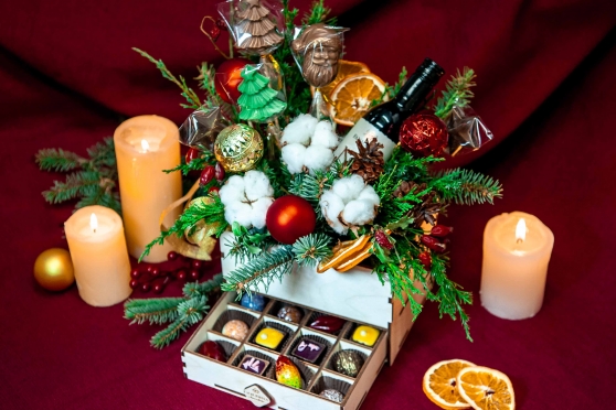 Комодик-16 с хвойной композицией 