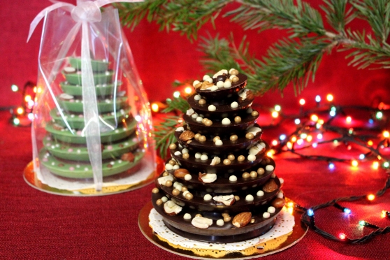 Шоколадная ёлочка с орешками 